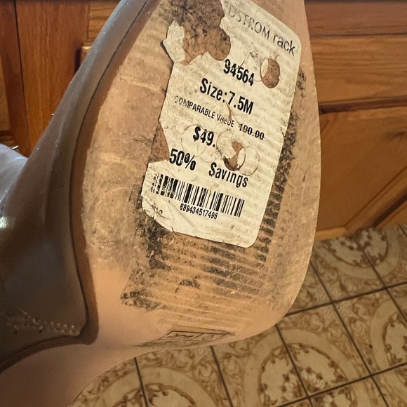 Boots hill - Picture 5 of 7